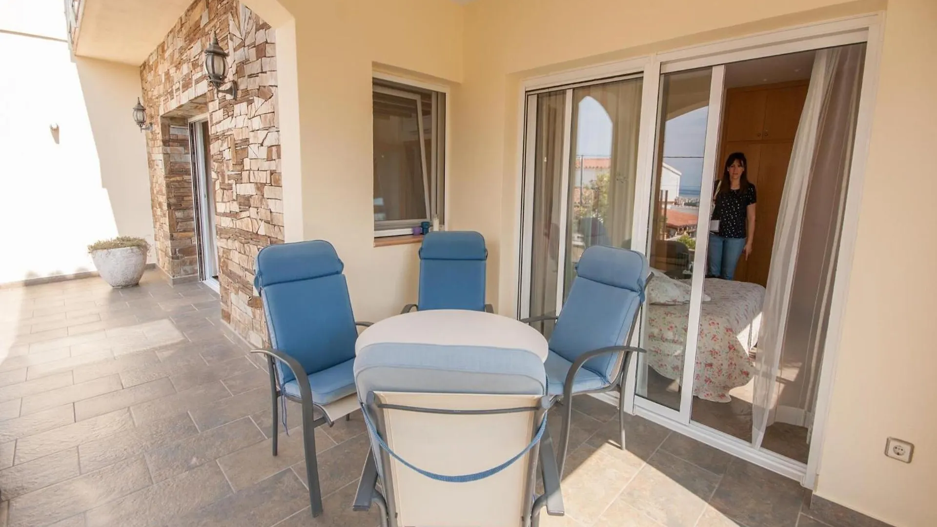 Modern Apartment In Roses With Swimming Pool Spanien