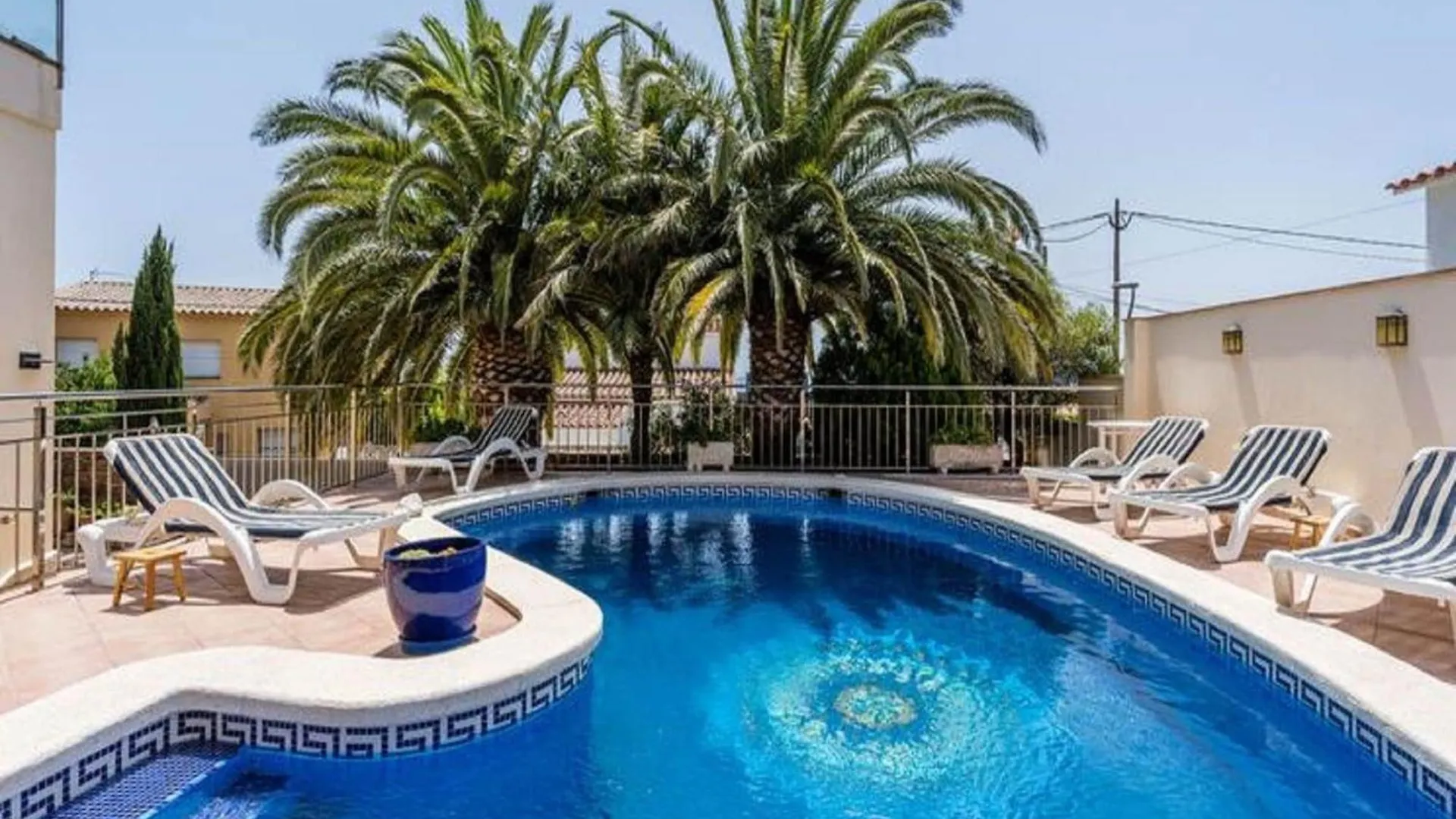 Modern Apartment In Roses With Swimming Pool España
