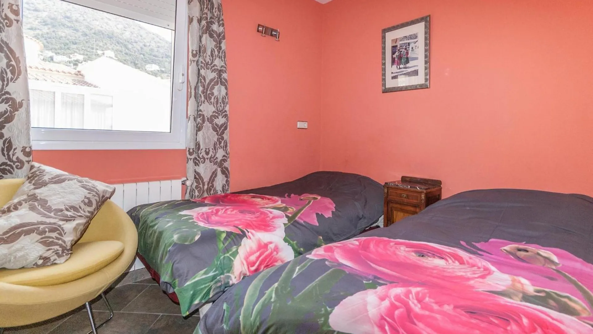 Modern Apartment In Roses With Swimming Pool España