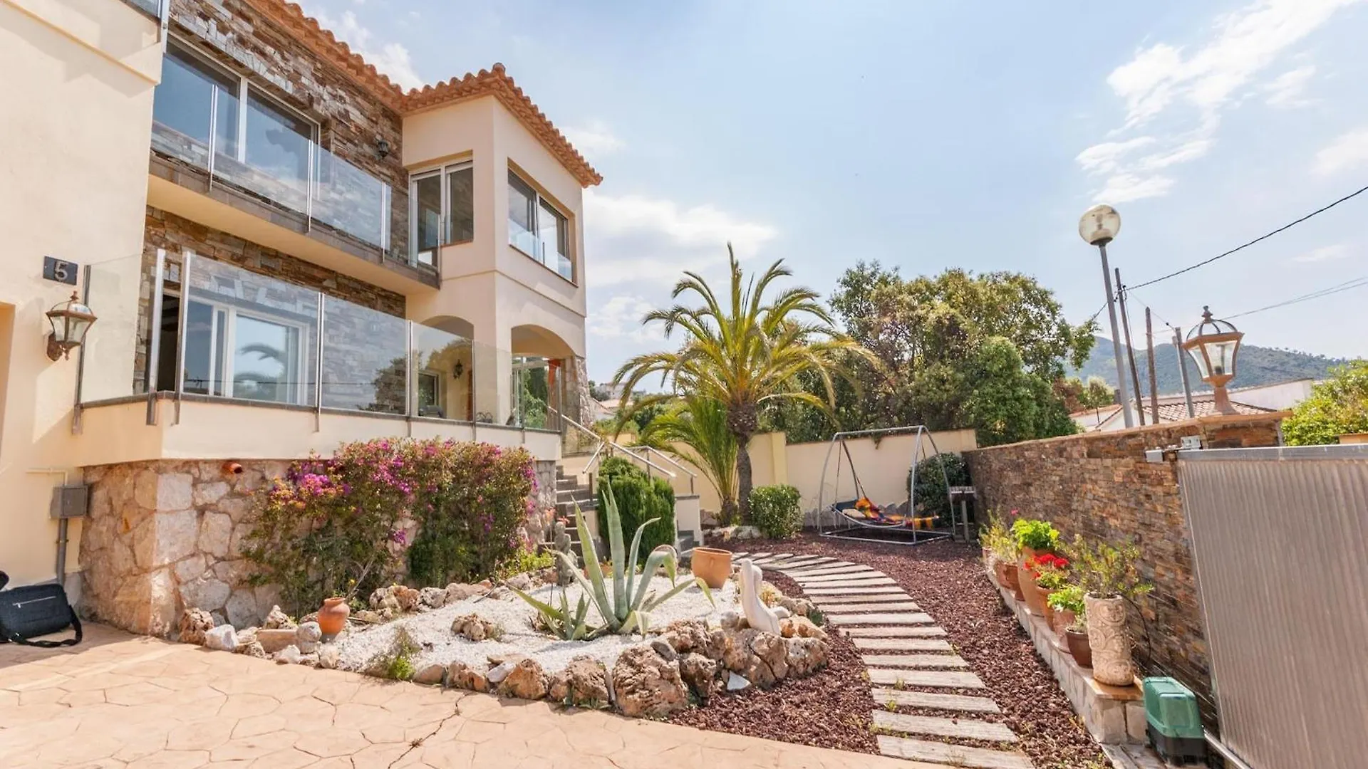 Modern Apartment In Roses With Swimming Pool España