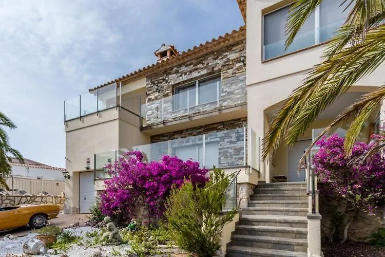 Modern Apartment In Roses With Swimming Pool