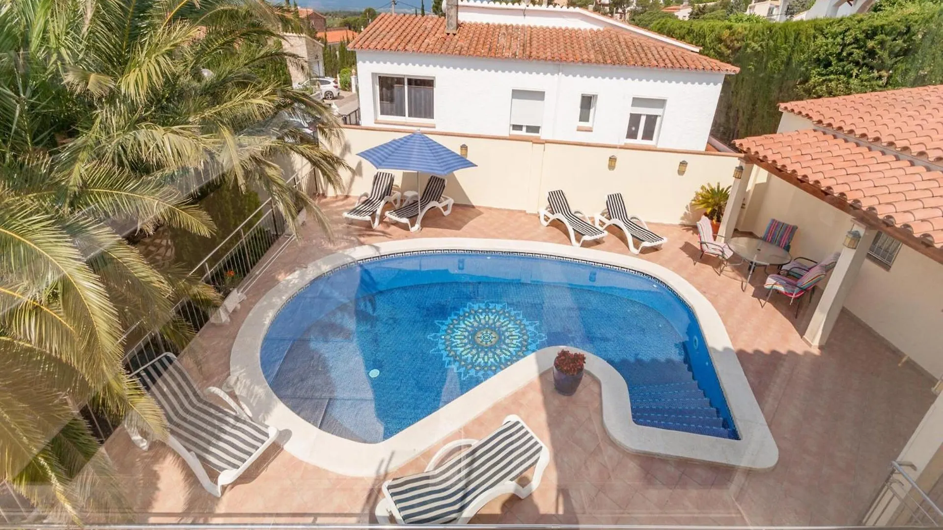 Modern Apartment In Roses With Swimming Pool
